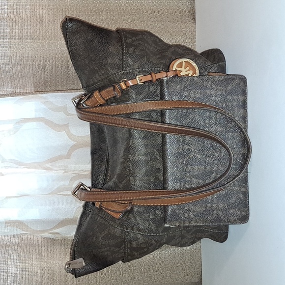 Michael Kors Jet Set Tote With Matching Wallet - Picture 1 of 17